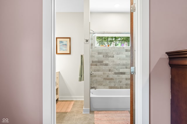 bathroom featuring tiled shower / bath and tile patterned floors