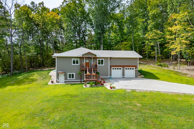 view of front facade featuring a garage and a front lawn