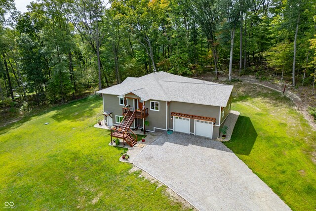 view of front of house featuring a front lawn