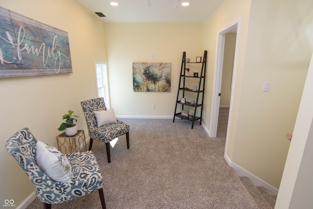 sitting room with carpet floors