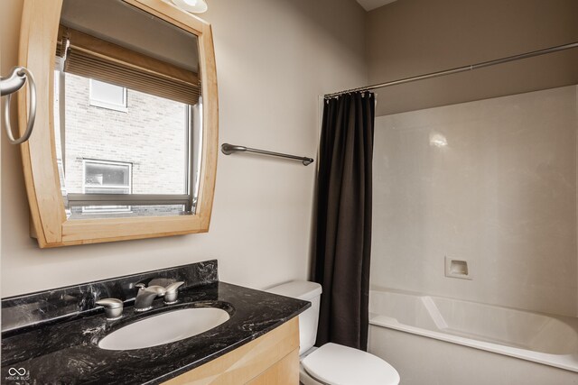 full bathroom featuring vanity, toilet, plenty of natural light, and shower / tub combo with curtain