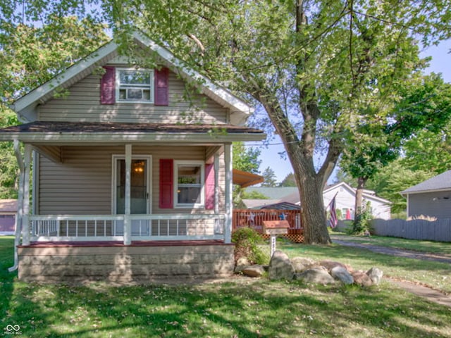 view of front facade featuring a front lawn and a porch