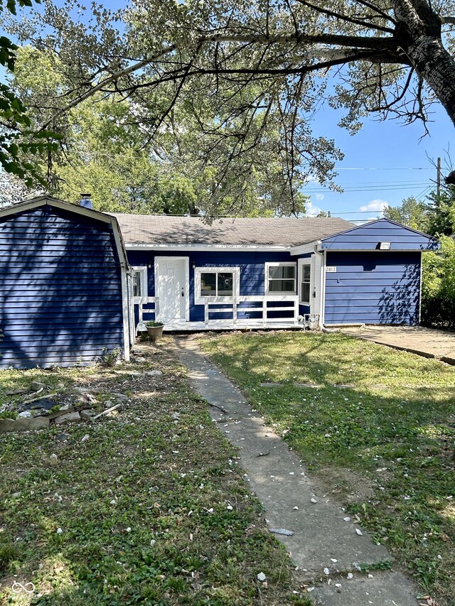 view of front of property with a front lawn and a garage