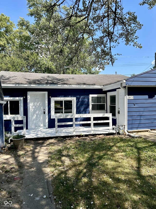 ranch-style house with a front yard