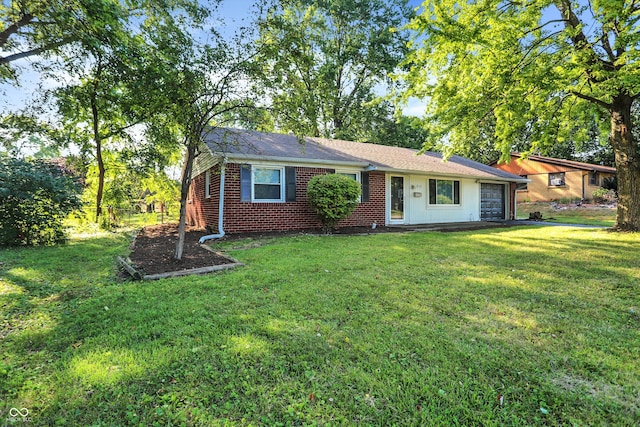 ranch-style home with a front yard