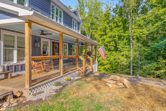 view of yard featuring ceiling fan