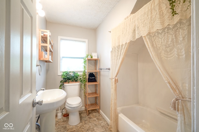 full bathroom featuring a textured ceiling, toilet, sink, and shower / bathtub combination with curtain