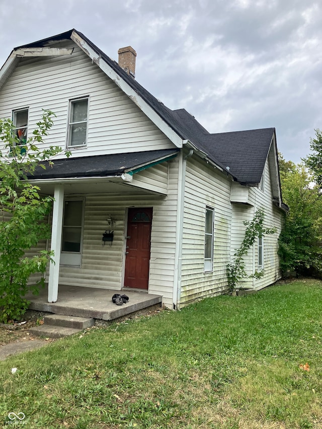 view of front of property with a porch and a front yard