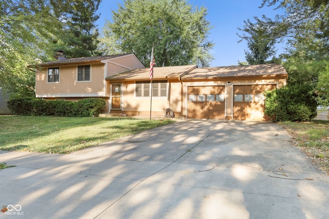 split level home featuring a front yard