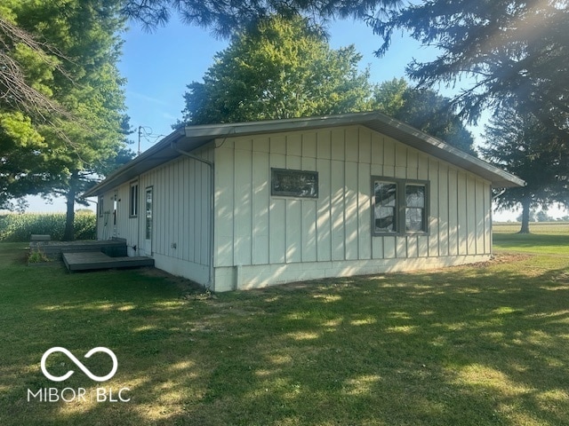 view of outdoor structure with a yard