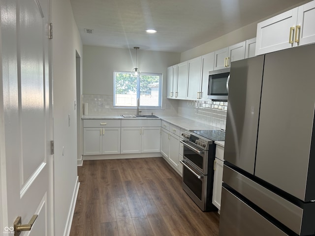 kitchen with stainless steel appliances, sink, dark hardwood / wood-style flooring, and tasteful backsplash