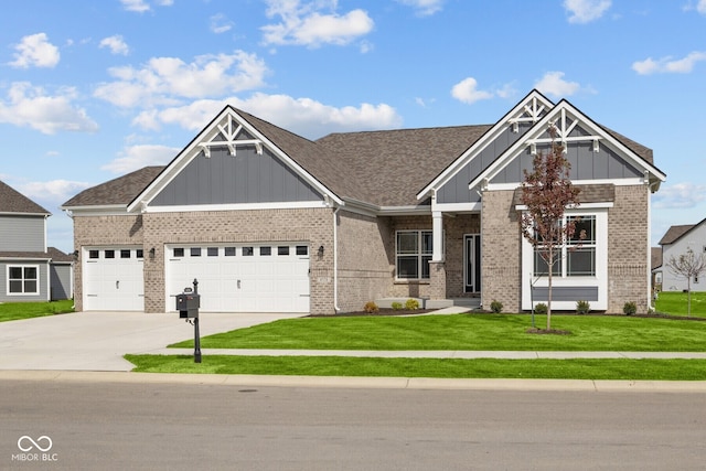 craftsman house featuring a front yard