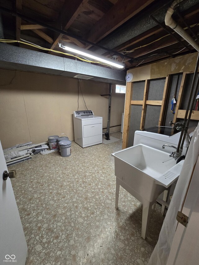 basement with washer / clothes dryer