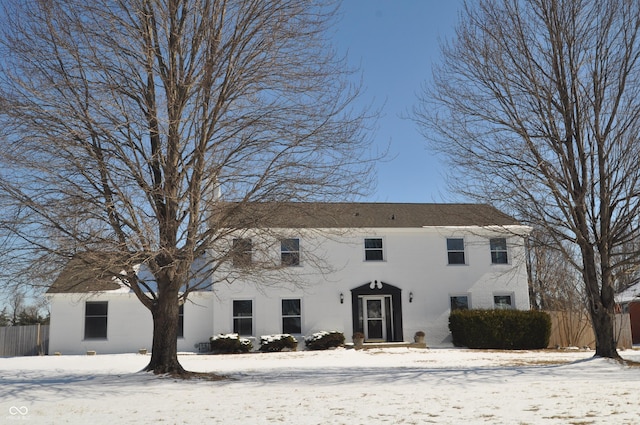 colonial home featuring fence