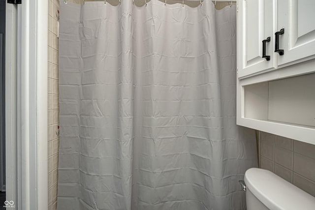 7587 Shady Side Dr, Bloomington, IN 47401 - bathroom featuring toilet and a shower with shower curtain