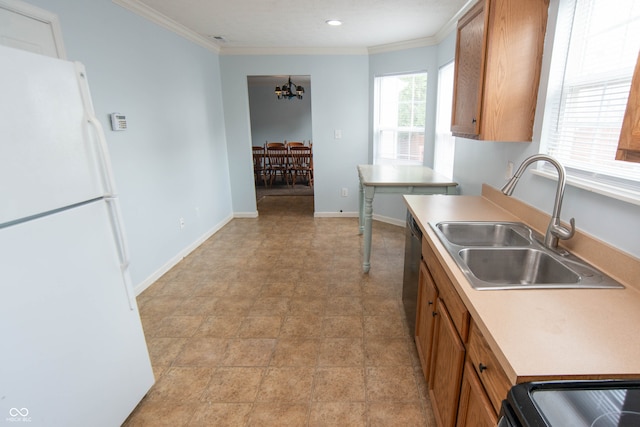 kitchen with crown molding, a notable chandelier, stainless steel appliances, and sink