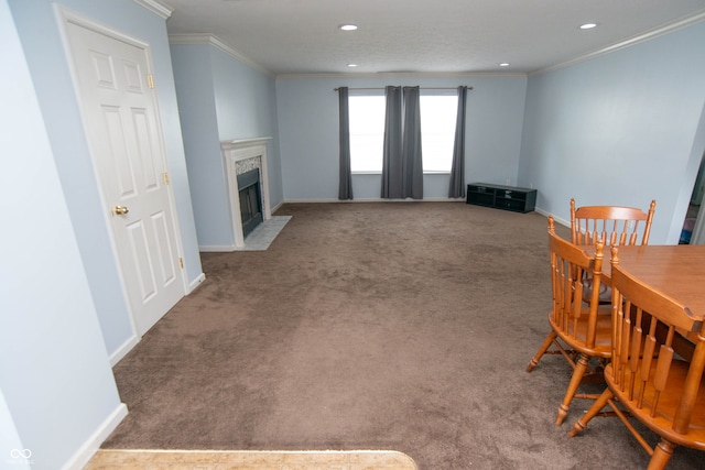 living room with ornamental molding and carpet floors