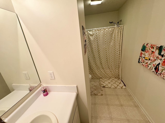 bathroom with a shower with curtain, vanity, and toilet