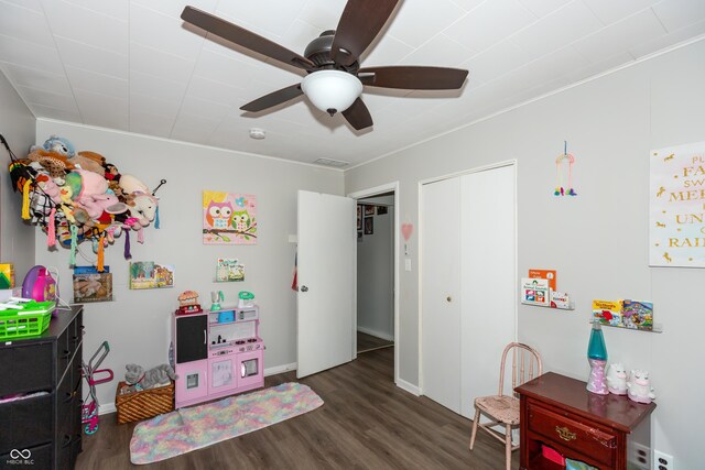 playroom featuring ceiling fan and dark hardwood / wood-style floors