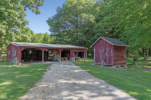 view of outdoor structure featuring a yard