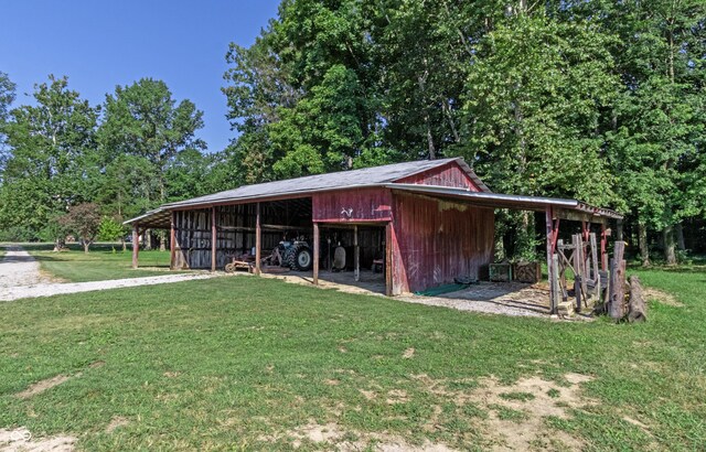 exterior space featuring a lawn