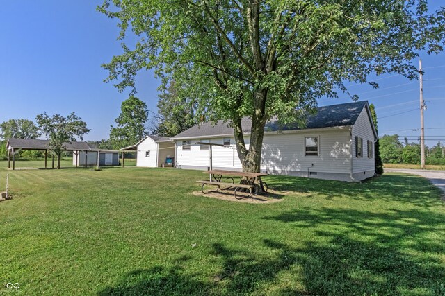 exterior space featuring a yard