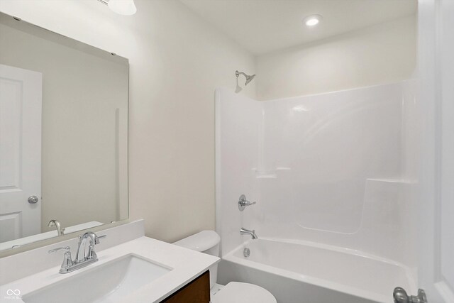 134 Maxim Ct, Cumberland, IN 46229 - full bath featuring toilet, vanity,  shower combination, and recessed lighting