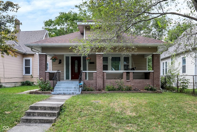 view of front of property featuring a porch and a front yard