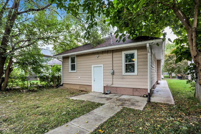 view of front of home with a front yard