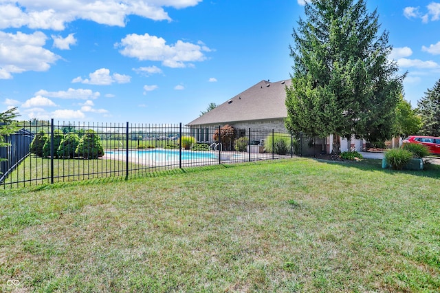 view of yard with a fenced in pool