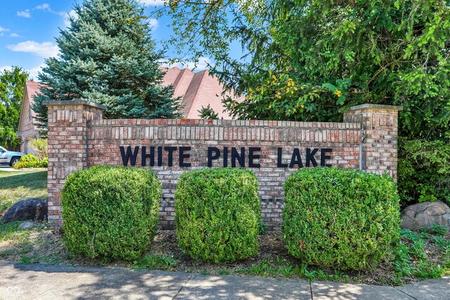 view of community / neighborhood sign