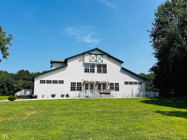 view of front of home featuring a front lawn