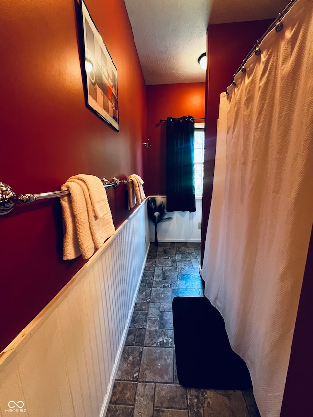 bathroom with a textured ceiling