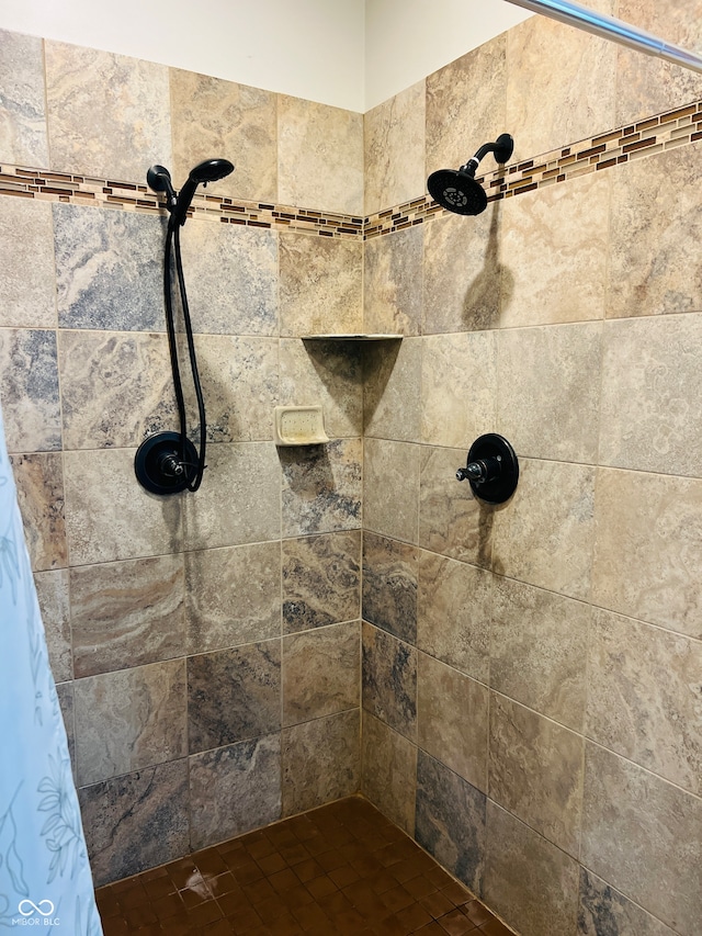 bathroom featuring curtained shower