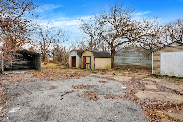 view of outbuilding featuring a carport