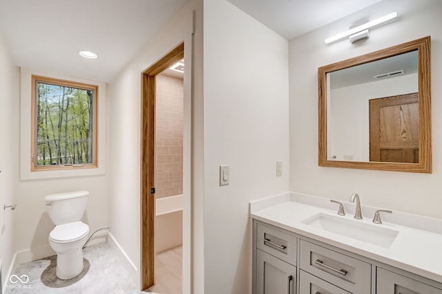 full bath featuring recessed lighting, visible vents, toilet, vanity, and baseboards