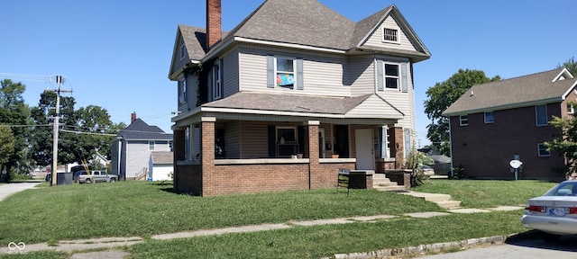 view of front of property with a front lawn and covered porch