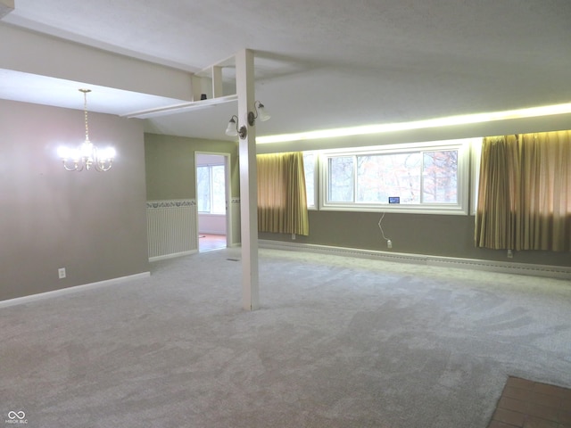 unfurnished room featuring carpet floors and an inviting chandelier