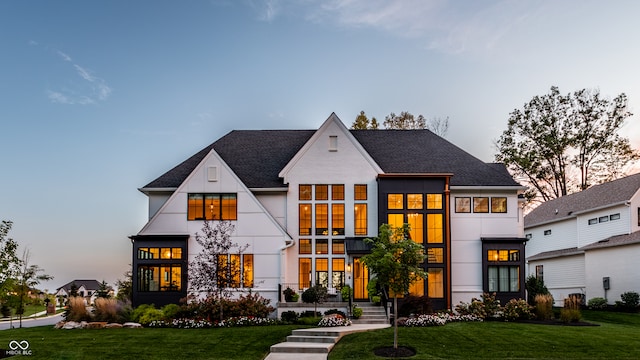 view of front of house featuring a lawn