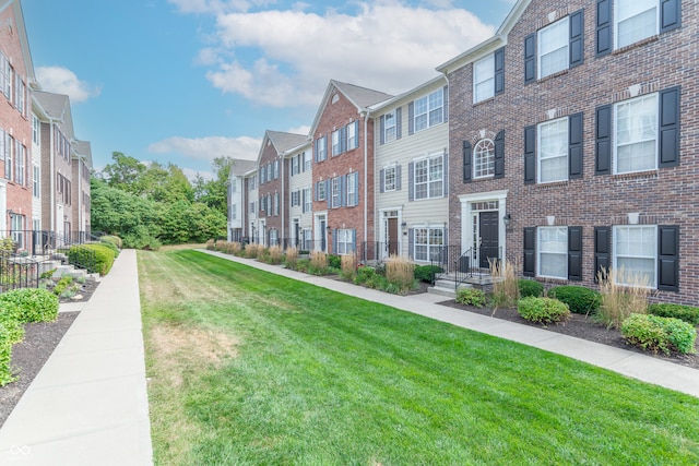 view of home's community featuring a yard