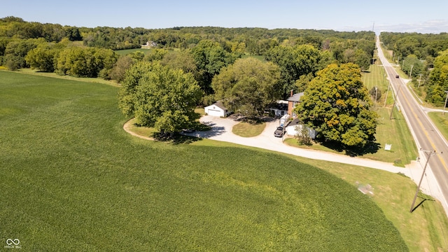 birds eye view of property featuring a forest view