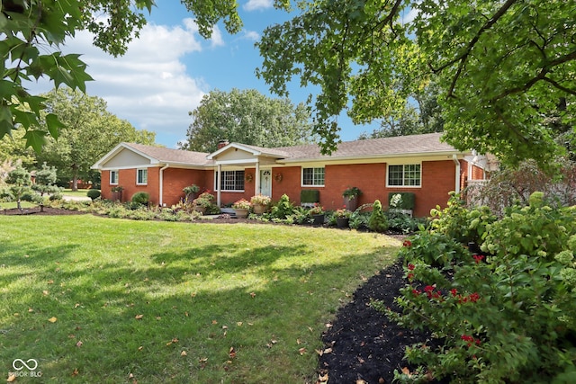 ranch-style house featuring a front yard