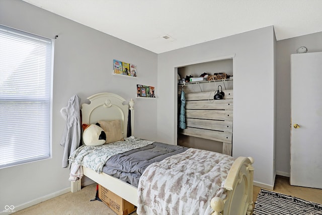 bedroom featuring carpet flooring and a closet