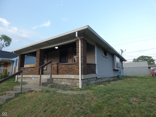 view of front facade featuring a front yard