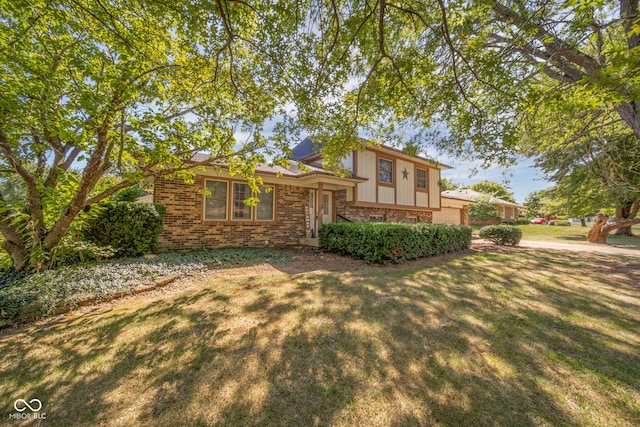 view of front of home featuring a front lawn