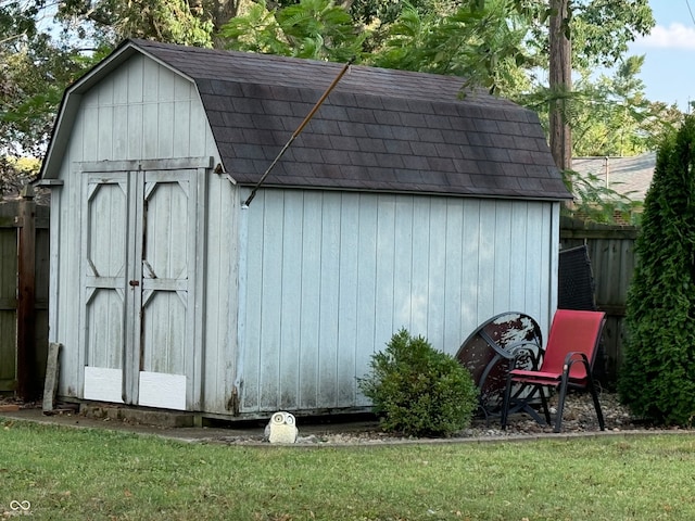 view of outdoor structure with a yard