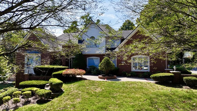 view of front of property with a front lawn