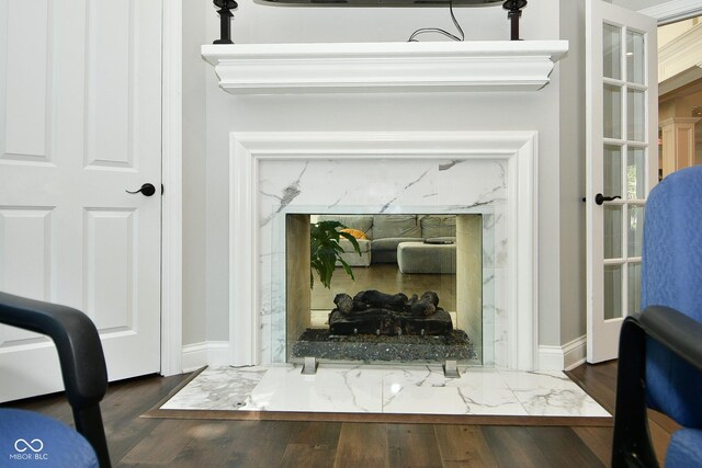 interior details with hardwood / wood-style floors