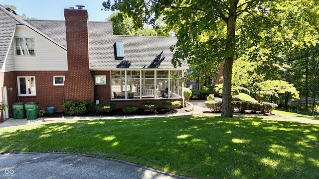 view of front facade with a front yard