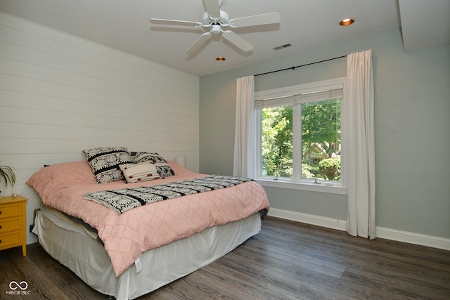 bedroom with dark wood-type flooring and ceiling fan